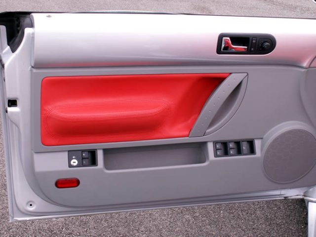 vernieuwen deurpanelen VW new beetle rood (4).jpg
